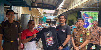 Peringati Hakordia, Kacabjari Tarempa Kampanye Anti Korupsi dengan Bagi-bagi Kaos