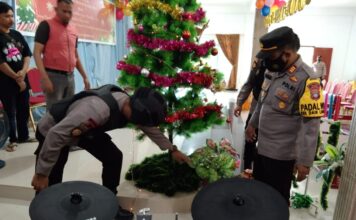 Jelang Perayaan Natal, Polsek Daik Lingga Lakukan Sterilisasi Gereja Oikumene