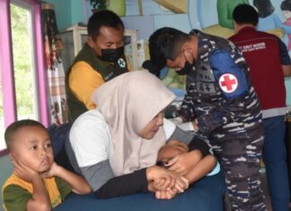 Sinergi TNI AL Bersama Danlanal Tarempa Gelar Bhakti Sosial di KBN Desa Temburun