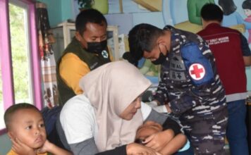 Sinergi TNI AL Bersama Danlanal Tarempa Gelar Bhakti Sosial di KBN Desa Temburun