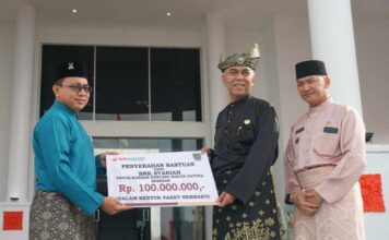 BRK Syariah Serahkan Bantuan Rp100 Juta Untuk Korban Banjir Natuna