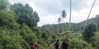 Kades Nyamuk Goro Bersama Warga Buka Jalan Menuju TPA Sampah