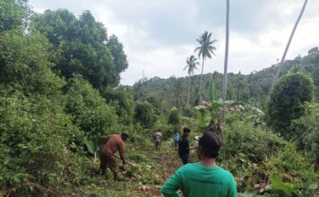 Kades Nyamuk Goro Bersama Warga Buka Jalan Menuju TPA Sampah