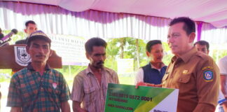 Peduli Nasib Nelayan, Gubernur Kepri Serahkan Bantuan Iuran BPJS Ketenagakerjaan