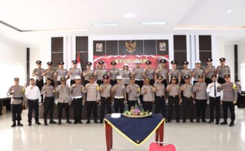 Kapolres Pimpin Upacara Kenaikan 22 Personel Polres Lingga
