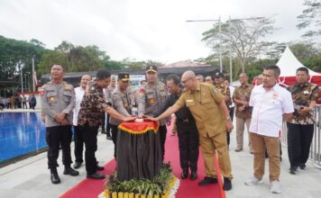 Komjen Pol Agung Budi Maryoto Resmikan Kolam Renang Rekonfu Polda Kepri