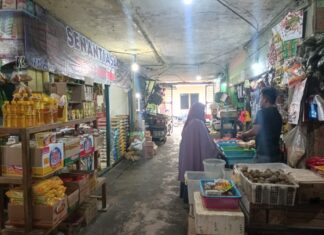 Harga Telur di Pasar Inpres Tarempa Naik, Tembus Rp80 Ribu Per Papan