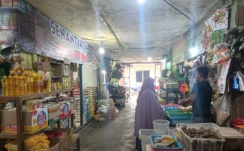 Harga Telur di Pasar Inpres Tarempa Naik, Tembus Rp80 Ribu Per Papan