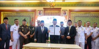 Gubernur Ansar Tandatangani Perjanjian Kerja Sama dengan Kementerian PUPR dan AIIB