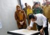 Gubernur Ansar Tandatangan Prasasti Tanda Selesainya Renovasi RSAL dr. Midiyato Suratani