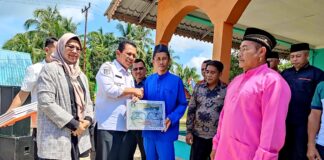 Gubernur Ansar Serahkan Bantuan Perikanan di Desa Pekaka Lingga Senilai Rp2,648 Miliar