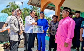 Gubernur Ansar Serahkan Bantuan Perikanan di Desa Pekaka Lingga Senilai Rp2,648 Miliar