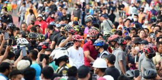 Momen Presiden Jokowi Bersepeda di Kawasan CFD Sudirman-Thamrin