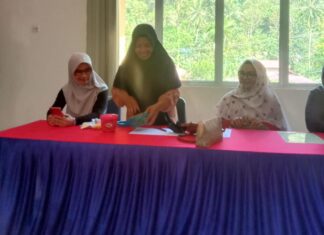 Kembangkan Ide Kreatif, Syarifah Nuraini Ajak Ibu-ibu PKK Siantan Buat Kue Pastel