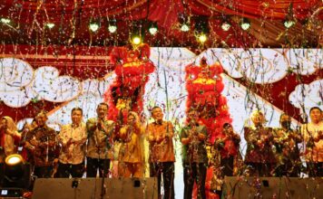 Gubernur Ansar Ikut Memeriahkan Malam Tahun Baru Imlek 2574 di Kota Lama Tanjungpinang