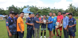 Sempena HPN, PWI Natuna Gandeng Dispora Serahkan Sarana Olahraga