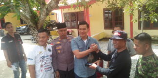 Pindah Tugas, Insan Pers Anambas Berikan Kenang-kenangan Kepada Kacabjari Natuna di Tarempa