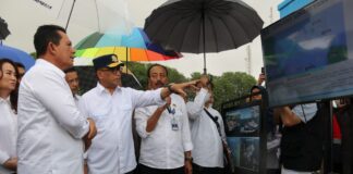 Gubernur Ansar Dampingi Menhub Tinjau KMP Bahtera Nusantara 03