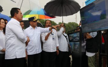 Gubernur Ansar Dampingi Menhub Tinjau KMP Bahtera Nusantara 03