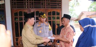 Pemkab Lampura Serahkan Bantuan Rp5 Juta ke Keluarga Almarhum Ilham Maulana