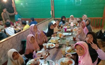 Jelang Ramadhan, Siswa SDIT Al-Madani Gelar Buka Puasa Bersama