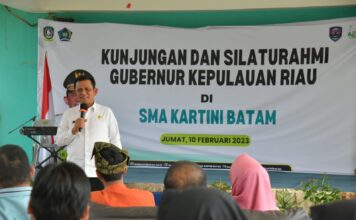 Kunjungi SMA Kartini Batam, Gubernur Ansar Minta Siswa Giat Belajar