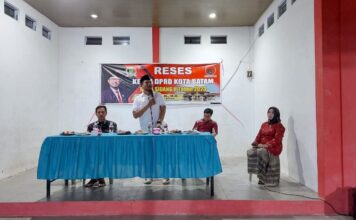 Reses ke Bengkong Indah, Warga Sampaikan Aspirasi Minimnya Lampu Penerangan Jalan ke Ketua DPRD Batam