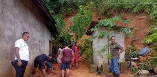 Akibat Hujan Deras, Longsor Terjang Rumah Warga di Serasan