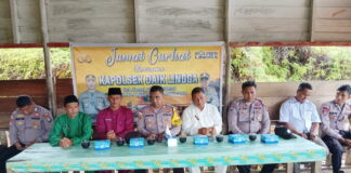 Polsek Daik Lingga Laksanakan Giat Rutin Jumat Curhat di Simpang Lima