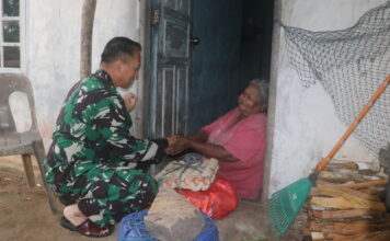 Peduli Warga Natuna, Danlanud RSA Berikan Bantuan Sembako di Sekitar Daerah Latihan