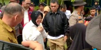 Tinjau Warga Terdampak Longsor di Serasan, Mensos Risma Salurkan Bantuan Rp862 Juta