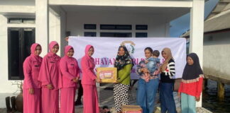 Ketua Bhayangkari Daerah Kepri Salurkan Bantuan Kepada Korban Banjir dan Tanah Longsor di Serasan