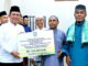 Safari Ramadhan di Masjid Nur Ilahi Tanjung Uma Batam, Gubernur Ansar Serahkan Bantuan Rumah Ibadah Rp300 Juta