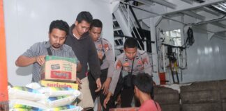 Polda Kepri Salurkan 600 Paket Sembako Untuk Korban Bencana Longsor di Pulau Serasan