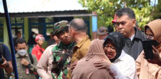 Pastikan Warga Terdampak Longsor Terima Bantuan, Mensos Segera Dirikan Lumbung Sosial di Serasan