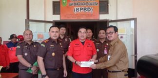 Kejari Natuna Serahkan Bantuan Untuk Korban Longsor di Serasan Total Rp11,9 Juta