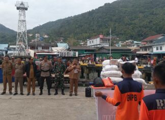 Wabup Anambas Lepas Tim Pengirim Bantuan Peduli Korban Tanah Longsor di Serasan