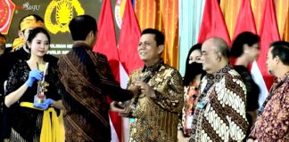 Gubernur Ansar Terima Penghargaan dari Presiden Jokowi