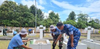 Danlanud RSA Tinjau Karya Bakti di TMP Ranai