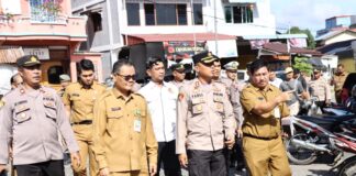 Jelang Ramadhan, Kapolres Bersama Sekda Lingga Cek Harga Bahan Pokok