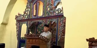 Bupati M Nizar dan Istri Sholat Tarawih Perdana di Masjid Jami’ Sultan Lingga