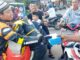 Usai Latihan, Pembalap Lingga Berbagi Takjil Ke Penonton dan Pengendara