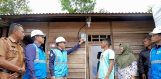 Bertahun-tahun Tak Bisa Nikmati Listrik 3.024 Warga Dapat Bantuan Pasang Listrik dari Donasi Pegawai PLN