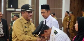 Wabup Karimun Lantik Kades PAW Tanjung Pelanduk dan Tanjungkilang