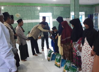 Pimpinan Wilayah DMI Lingga Berbagi Bahan Pangan Kampung Lundang Desa Sekanah
