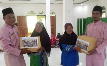 Pemdes Pulau Batang Salurkan Bantuan 30 Paket Sembako