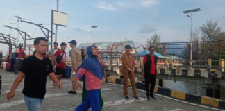 Wabup dan Sekda Natuna Pantau Arus Balik Pemudik di Pelabuhan Penagi