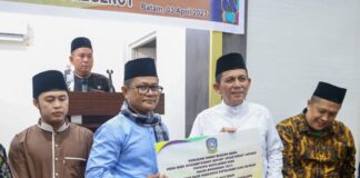 Safari Ramadhan Gubernur Ansar ke Masjid Darul Muttaqin Sagulung Batam