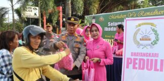 Jelang Buka Puasa, Polres Bintan Bagikan Takjil Kepada Masyarakat