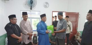 Safari Ramadhan di Surau Raudhatul Jannah Dabo Lama, Bupati M Nizar Serahkan Bantuan